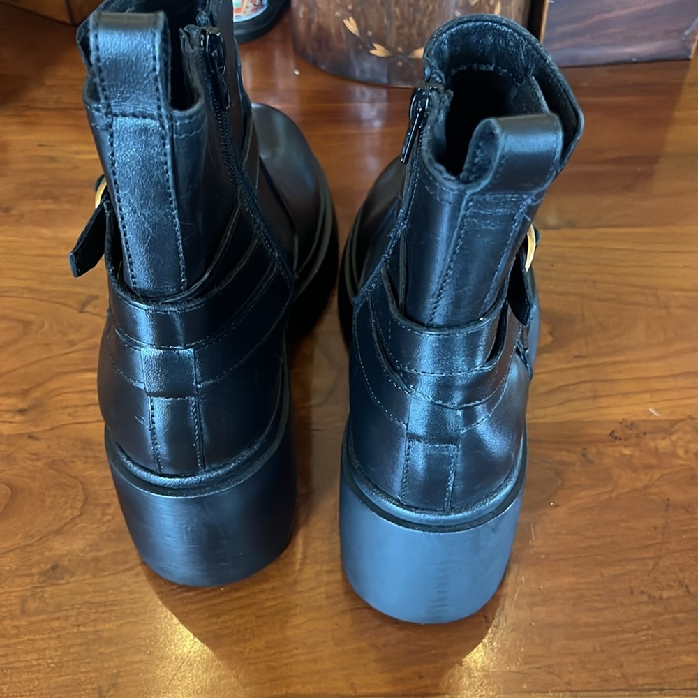 Steve Madden Colletta Leather Buckle Detail Lug Sole Booties - Picture 10 of 14
